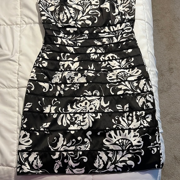 White House black market Strapless dress - Picture 1 of 5